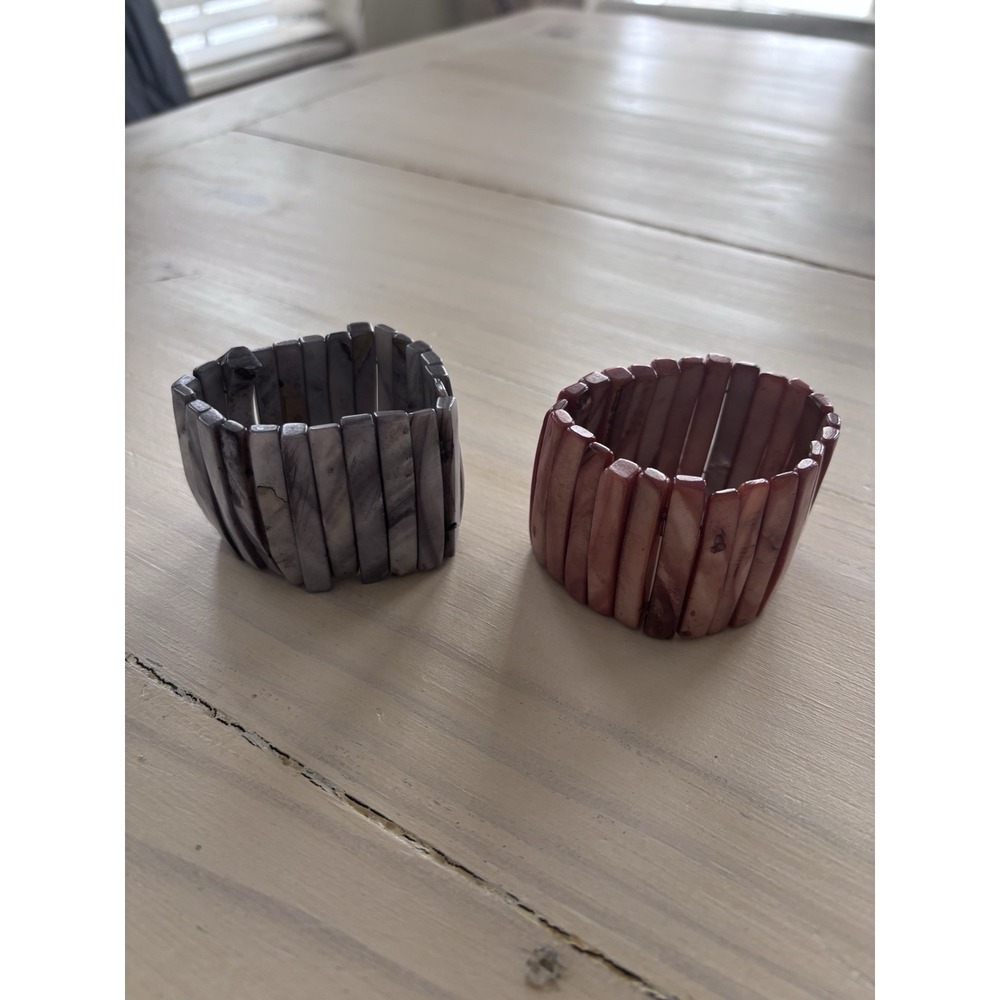 Lot of 2 Mother Of Pearl Shell Stretch Bracelets Iridescent Coral Purple EUC